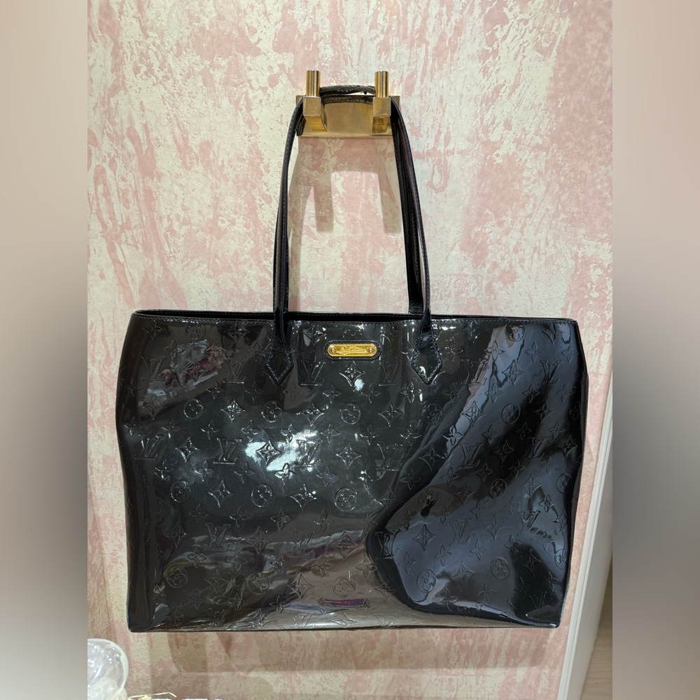 Louis Vuitton Monogram Vernis Wilshire GM bag in Bleu Infini